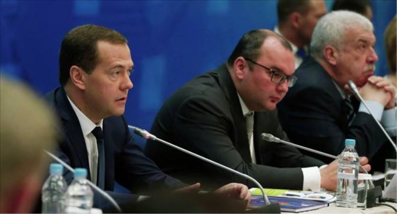 Medvedev: Yaptırımlar için teşekkürler