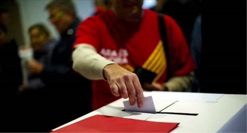 Katalonya`nın bağımsızlık anketi anayasaya takıldı