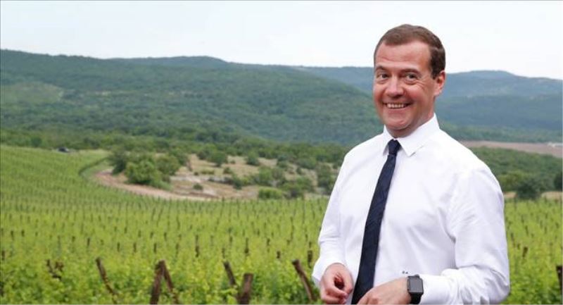 Medvedev: Kırım`ın Rusya`ya bağlanma süreci tamamlandı