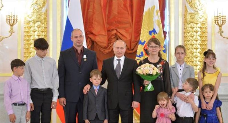 Putin: Ailelere destek, Rusya yönetimi için mutlak öncelik