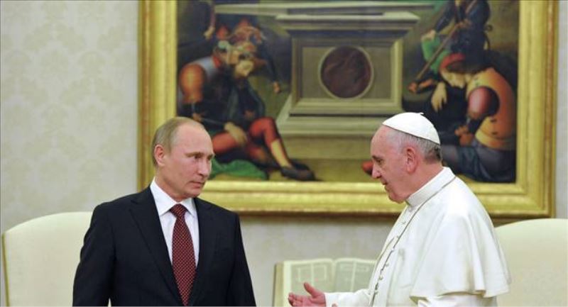 Putin, Vatikan`da Papa ile görüşecek