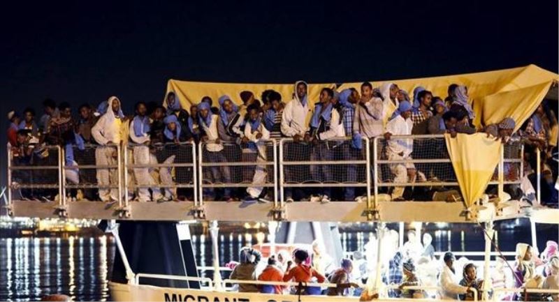 Akdeniz`de 15 kaçak göçmen teknesine operasyon