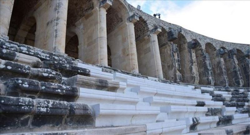 Aspendos restorasyonuna ´mutfak mermeri´ eleştirisi