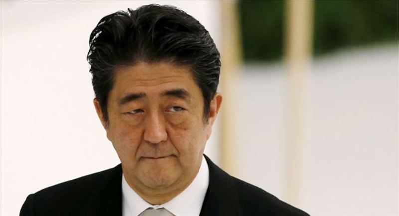 Japonya Başbakanı Abe´den tartışmalı tapınağa adak  