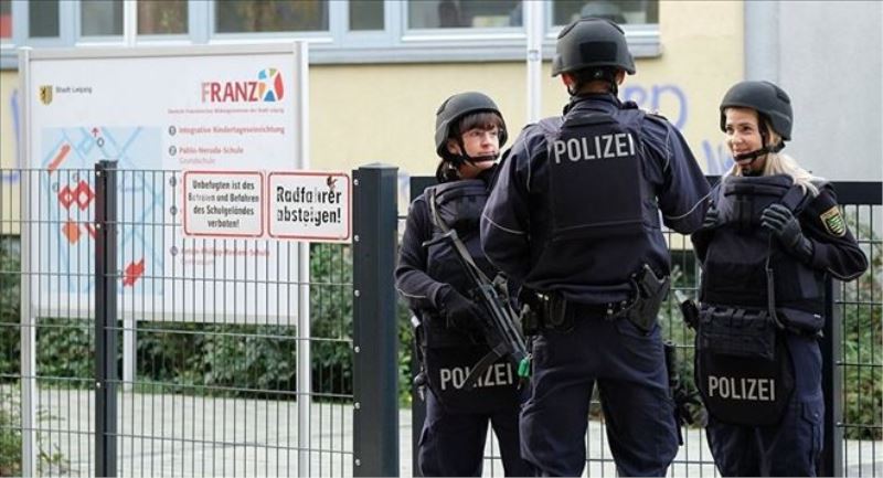 Almanya´da öğrencilere silahlı saldırı tehdidi: Okullara giriş ve çıkışlar yasaklandı  
