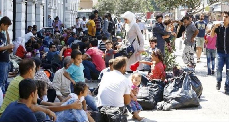 Calais mülteci kampındakiler yeni ´evlerine´ ulaştı