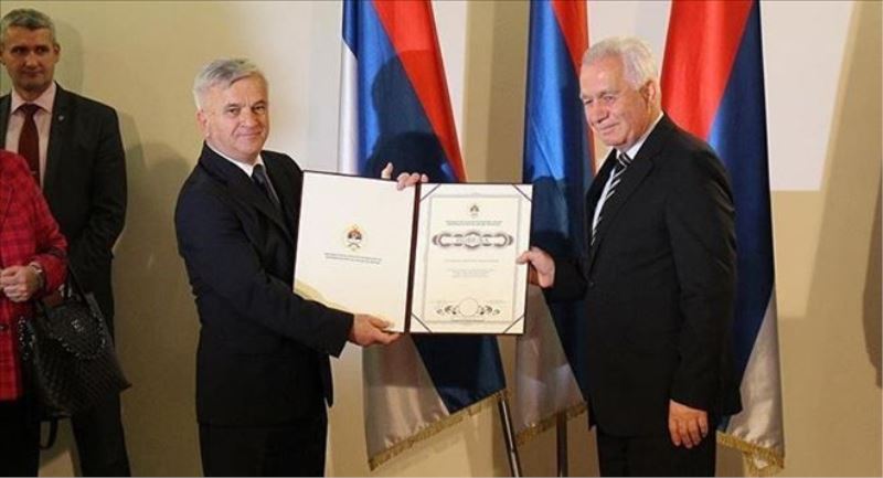 Sırp meclisinden savaş suçlularına teşekkür belgesi  