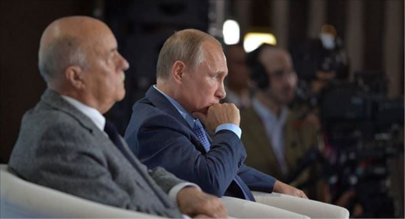Putin: Kırım´da çözülmesi gereken problemler var, peşini bırakmamalıyız  
