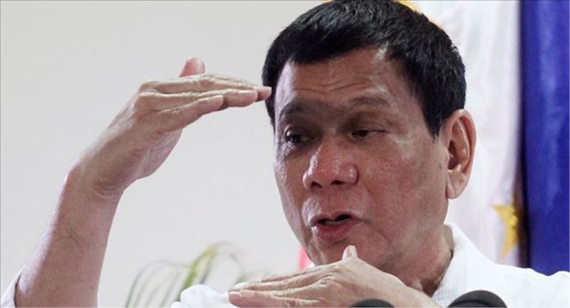 ´Tanrı´nın sesini duyan´ Duterte büyük yemin etmiş  