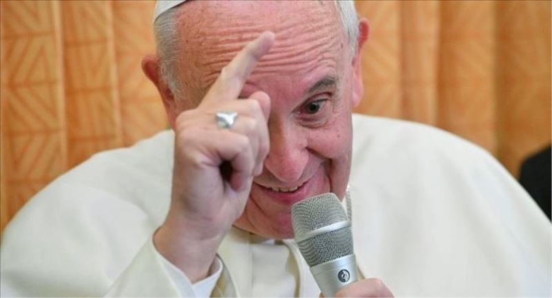 Papa: Eşcinselleri ve trans bireyleri kabul etmeliyiz, İsa da böyle yapardı  