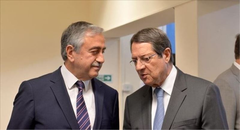 Kıbrıslı liderler, ara bölgede görüştü  