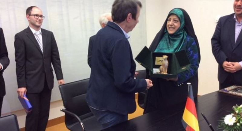 Kadın bakanı erkek zanneden İran basını, ülkeyi ayağa kaldırdı 
