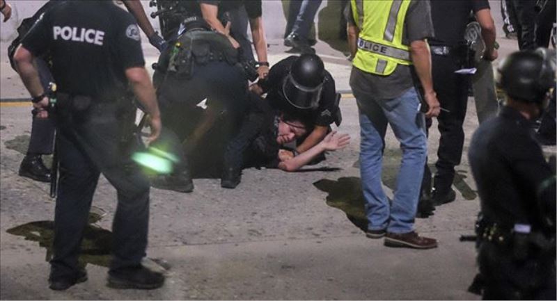 Los Angeles´ta 185 Trump karşıtı gösterici gözaltına alındı  