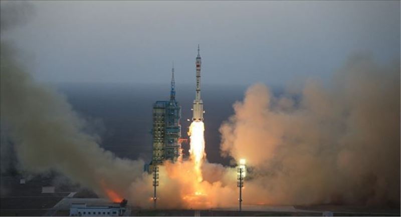 Çinli astronotlardan bir ilk  