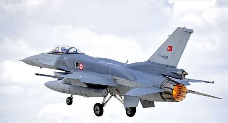 Diyarbakır´da F-16 savaş uçağı düştü  