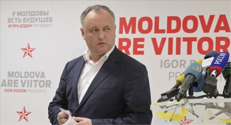 Moldova Cumhurbaşkanı, AB bayrağını indirdi  
