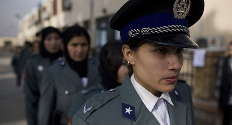‘Afgan erkekler, kadınların polis olmasına izin vermiyor´  