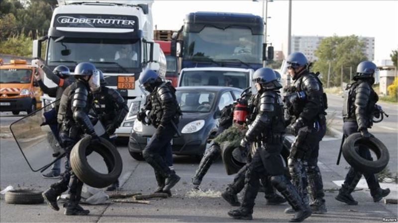  Fransa´da Grevler ve Polis Müdahalesi Sertleşiyor