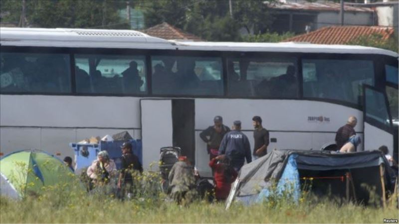   Yunanistan, Makedonya sınırındaki Idomeni sığınmacı kampını boşaltıyor. Operasyonun ikinci gününde sığınmacılar, otobüslere bindirilerek kamptan çıkartılıyor.