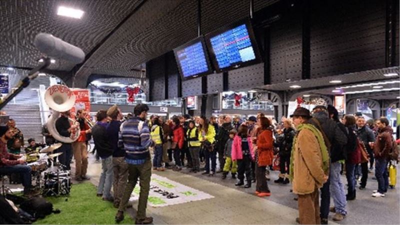 Belçika: Demiryolu işçileri başladı genel grev gündemde
