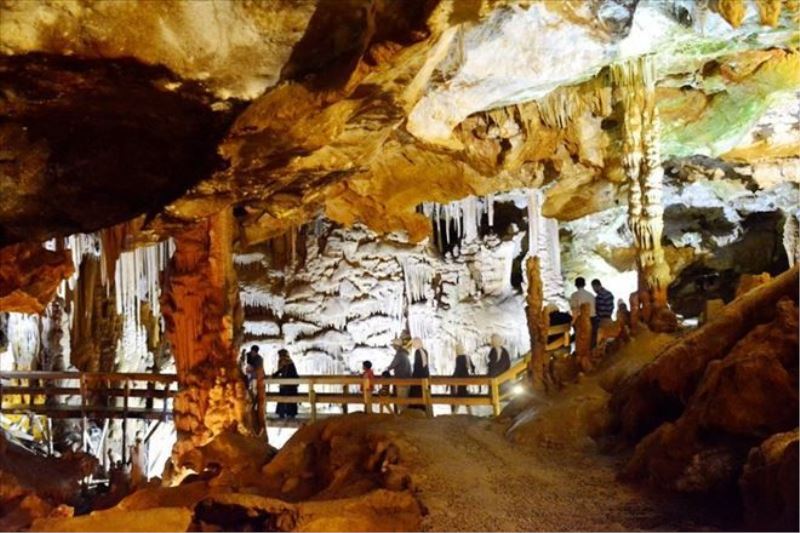 Karaca Mağarası Turistlerin Uğrak Yeri