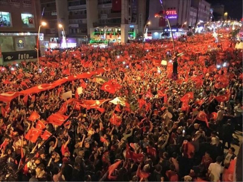 Türk Halkı Övgüyü Fazlasıyla Hak Ediyor