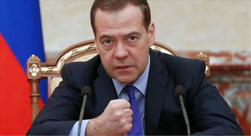 Medvedev, Türkiye´ye charter yasağını kaldıran kararnameyi