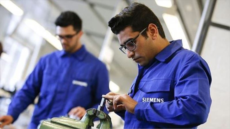 Merkel´den Alman iş dünyasına: Göçmenleri iş gücüne daha çabuk entegre etmemiz lazım