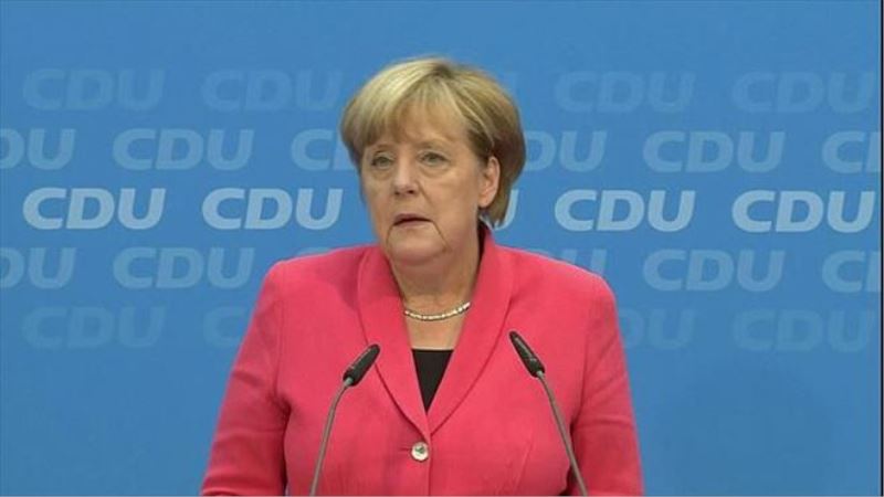 Berlin yenilgisinden sonra Merkel değişim sinyali verdi