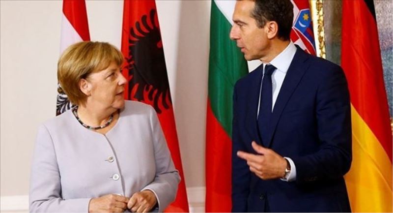 Merkel: Kaçak göçü önlemek için diğer ülkelerle de sığınmacı anlaşması yapmalıyız  