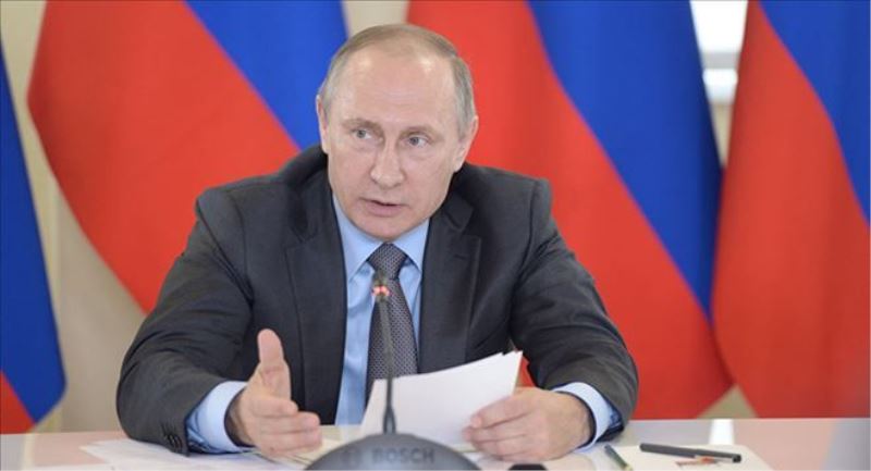Putin: Rusya ekonomisi düşüş sürecinin üstesinden geliyor  
