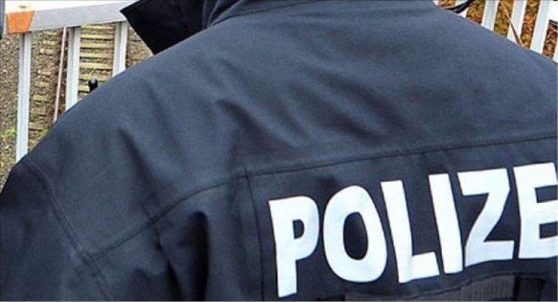 Alman polisi bir sığınmacıyı vurdu  