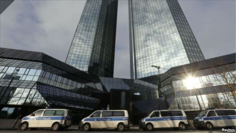 Almanya´da Deutsche Bank ve Commerzbank Krizi