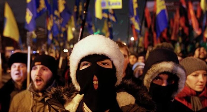 Ukraynalılar bu yıl da Nazi işbirlikçisi Bandera için sokaklara döküldü  
