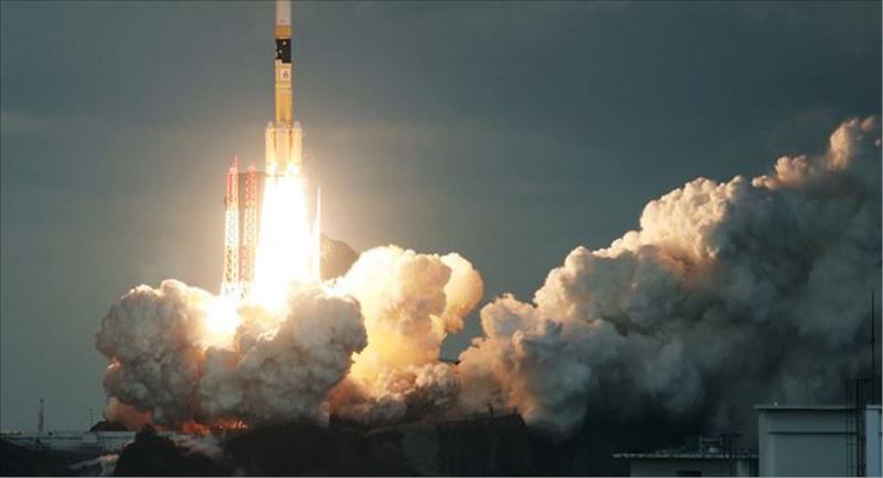 Japonya ilk askeri iletişim uydusunu fırlattı