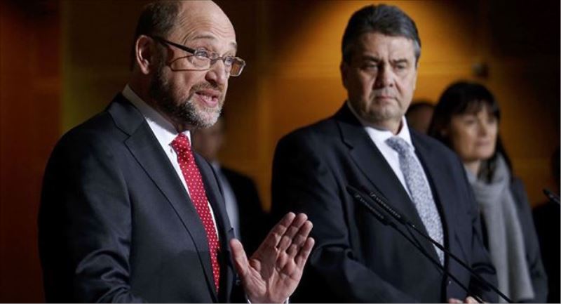 Eski AP Başkanı Schulz, Merkel´e rakip oldu
