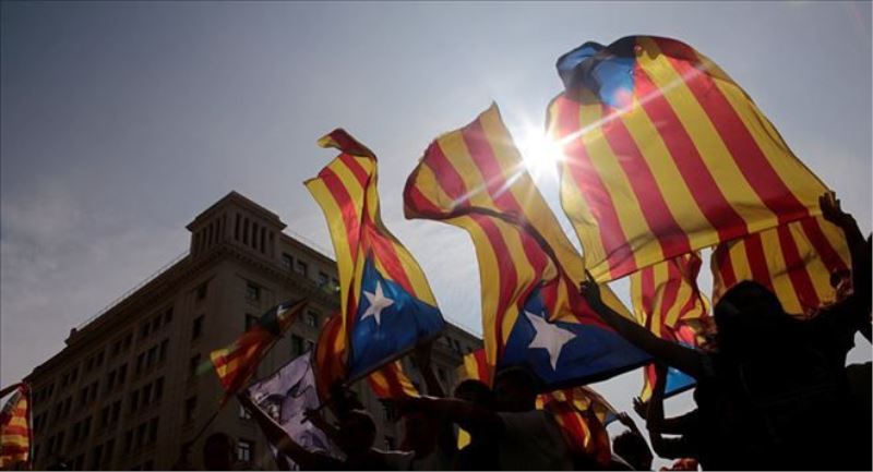 Katalonya: İspanya fiili bir darbe ilan etti