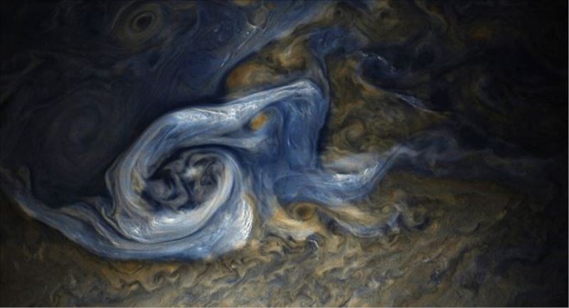 NASA´nın Juno uydusu Jüpiter´deki dev fırtınayı görüntüledi
