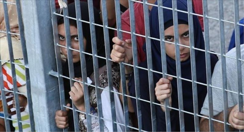 İspanya´da yüzlerce göçmen, ´yer yok´ denilerek cezaevine gönderildi