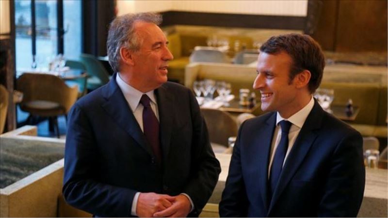 Fransa: Bayrou´nun uzattığı el Macron´a puan kazandırdı