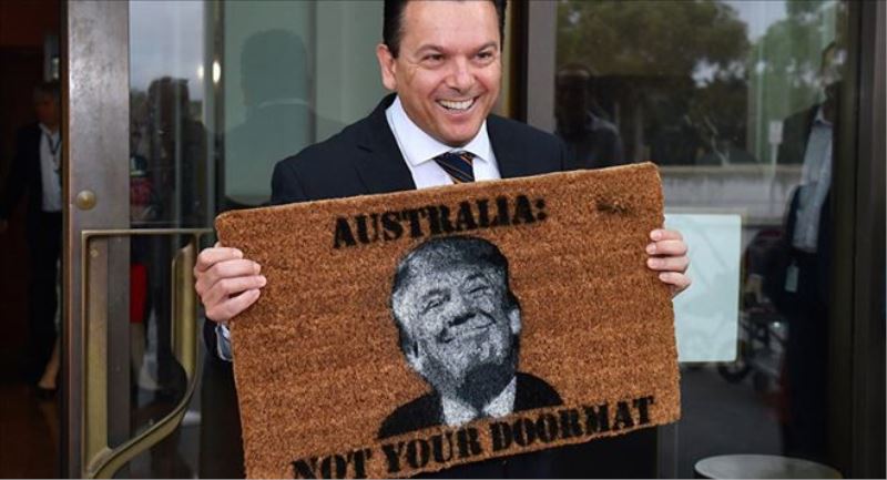 Avustralyalı siyasetçiden Trump´a: Senin paspasın değiliz