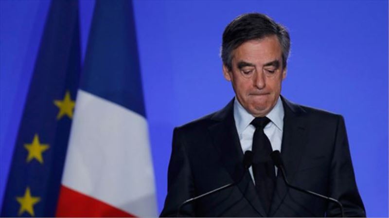 Fransa´da hakkında soruşturma açılan Cumhurbaşkanı adayı Fillon adaylıktan çekilmiyor