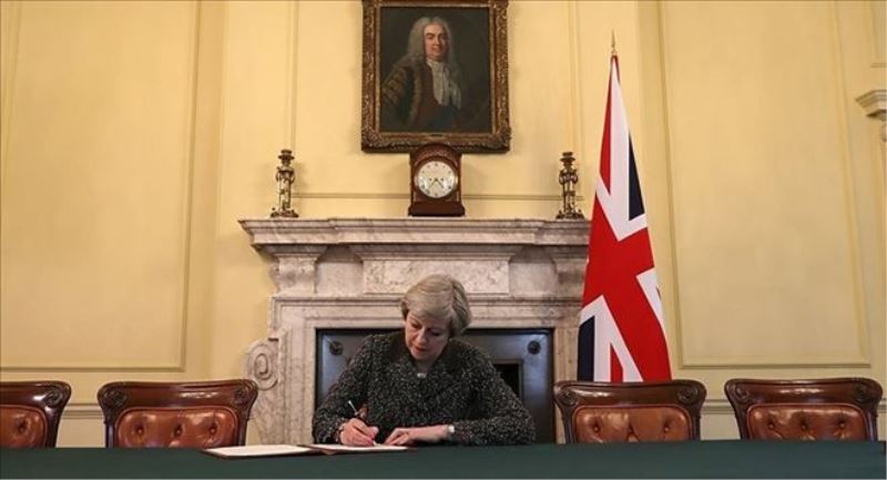 İngiltere Başbakanı ´Brexit´ mektubunu imzaladı