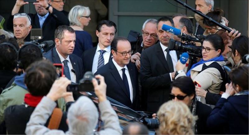 Fransa Cumhurbaşkanı Hollande, seçimlerin ikinci turunda Macron´a oy verecek