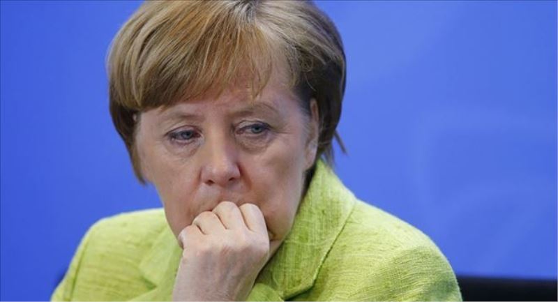 Merkel, Netanyahu´nun Gabriel´le görüşmemesini üzüntüyle karşıladı