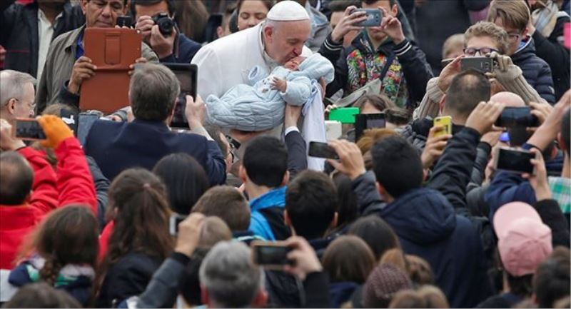 Papa Francis: İktidar, aç karnına cin içmek gibidir