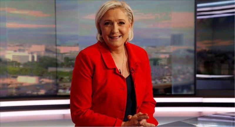Le Pen, adaylığını açıkladı: Savaşçılarıma önderlik etmemeyi düşünemem