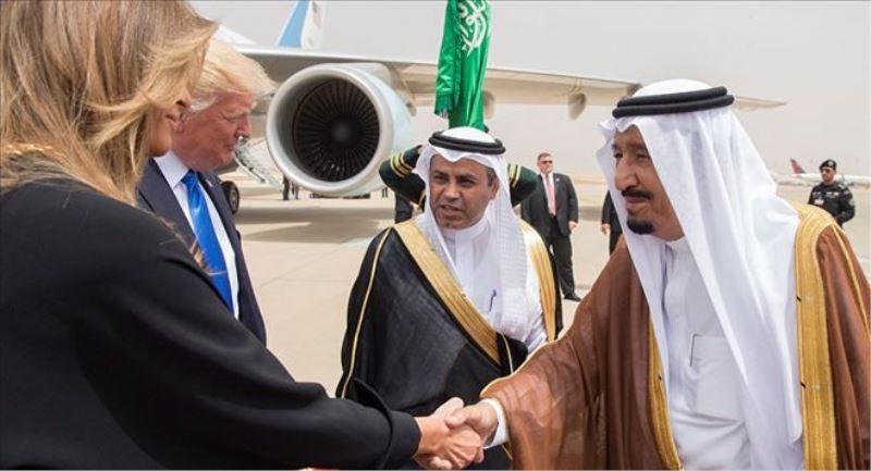 First Lady´yle el sıkışan Suudi Kral Selman´a tepki: Haram