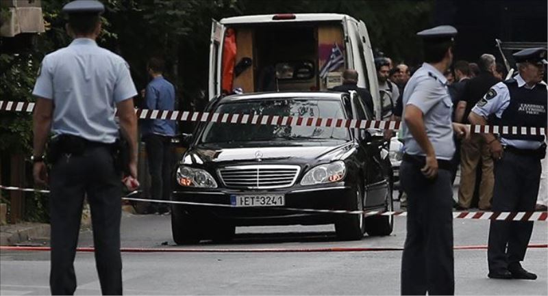 Eski Yunanistan Başbakanı Papadimos´a bombalı zarfla saldırı düzenlendi