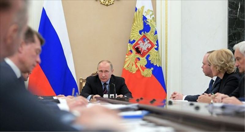 Putin: Rus ekonomisini kalkındırma planları açık ve gerçekçi olmalı
